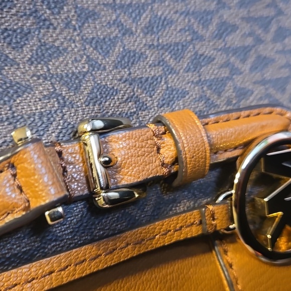 Authentic MICHAEL KORS Charlotte Large Logo and Leather Top-Zip Tote Bag - Picture 12 of 13